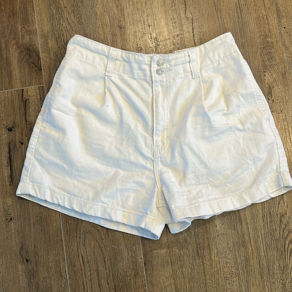 Denizen by Levi’s white denim shorts